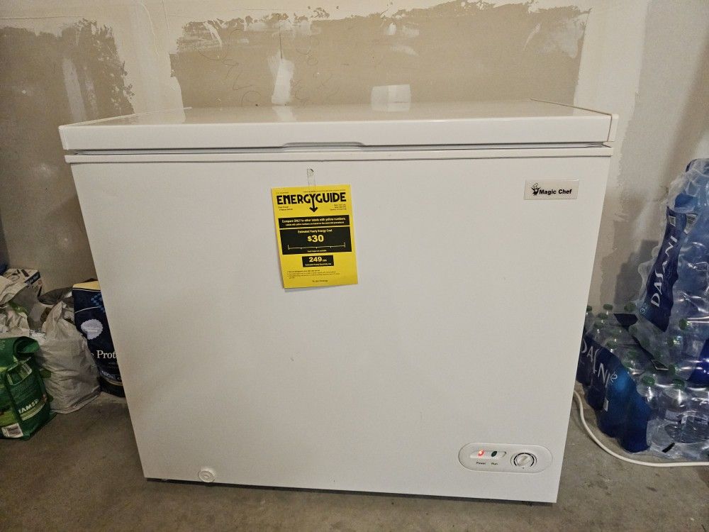 Chest Freezer 6.9 Cubic Feet- Magic Chef Model Hmcf7w2