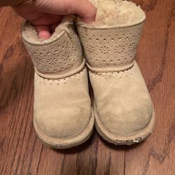 UGG light pink bow Kid/Toddler Boots, size 8