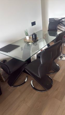 Kitchen/ dinning room glass table set