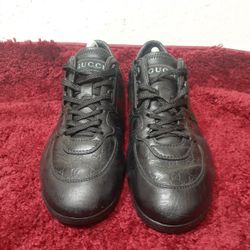Gucci Black Guccissima Leather Web Low-Top Sneakers size 6.5

Gently Used
EXTERIOR: Evident scuffs, discoloration and creases
SOLE: Visible signs of u