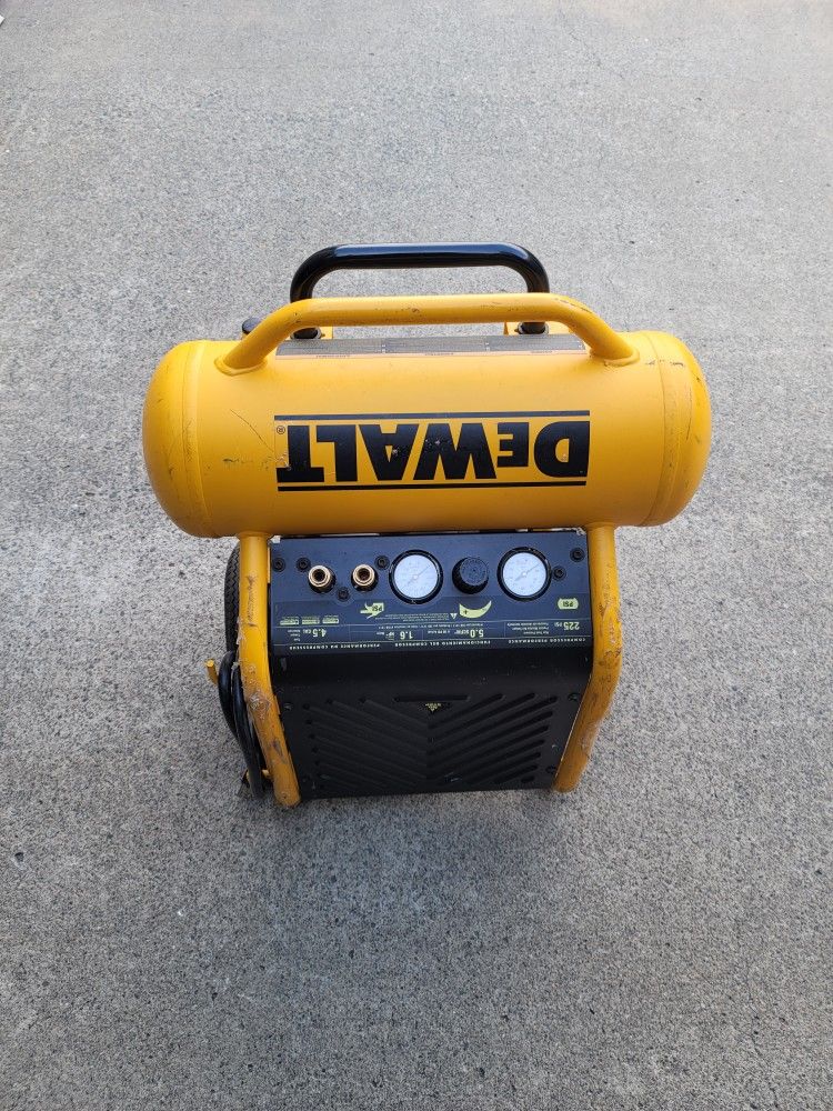 DEWALT AIR COMPRESSEUR 4.5 GAL
