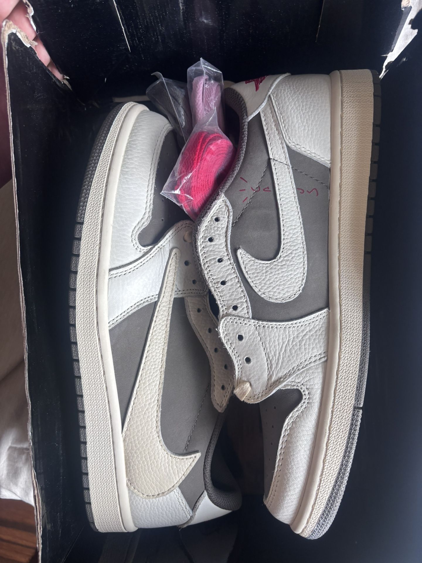 Jordan 1 x Travis Scott
