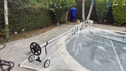 Pool tarp reel