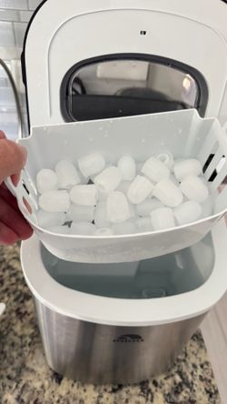 Igloo ICE102ST Portable Countertop Ice Maker - Stainless Steel - TESTED Working - With Basket & Scoop