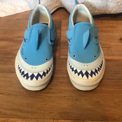 Boy’s Size 3 Vans Shark Collection Sneakers New