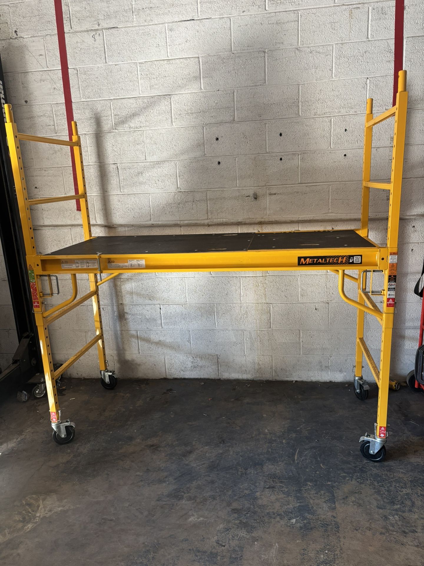 Safeclimb 6 ft. Baker Scaffold with Platform and Included Trap Door, 1250 lbs. Load Capacity