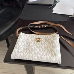 Michael Kors hand bag