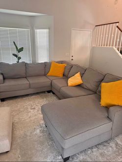 BEAUTIFUL SECTIONAL COUCH
