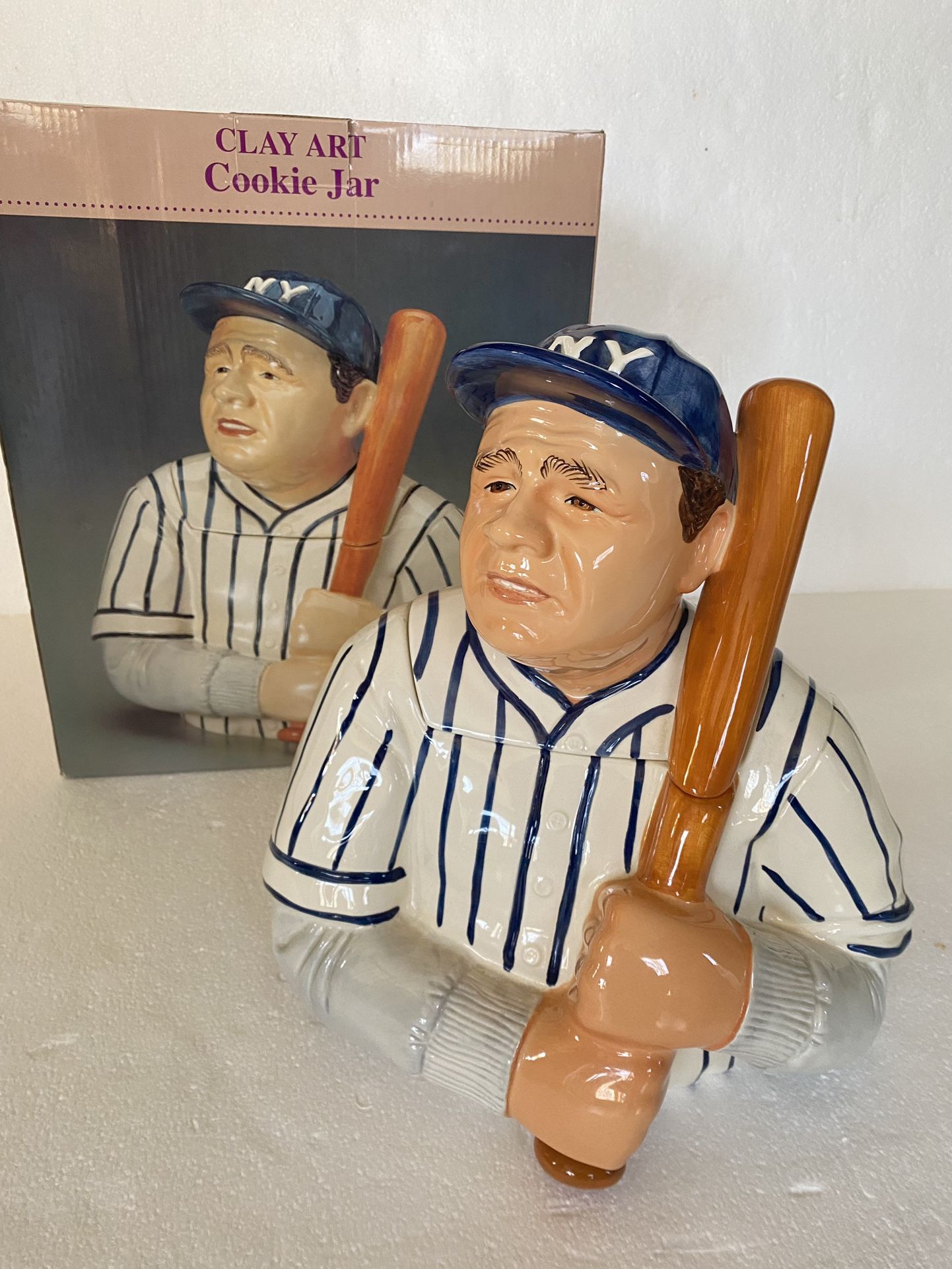 Vintage 1997 BABE RUTH-NEW YORK YANKEE Ceramic Cookie Jar By Clay Art Hand Painted With Box