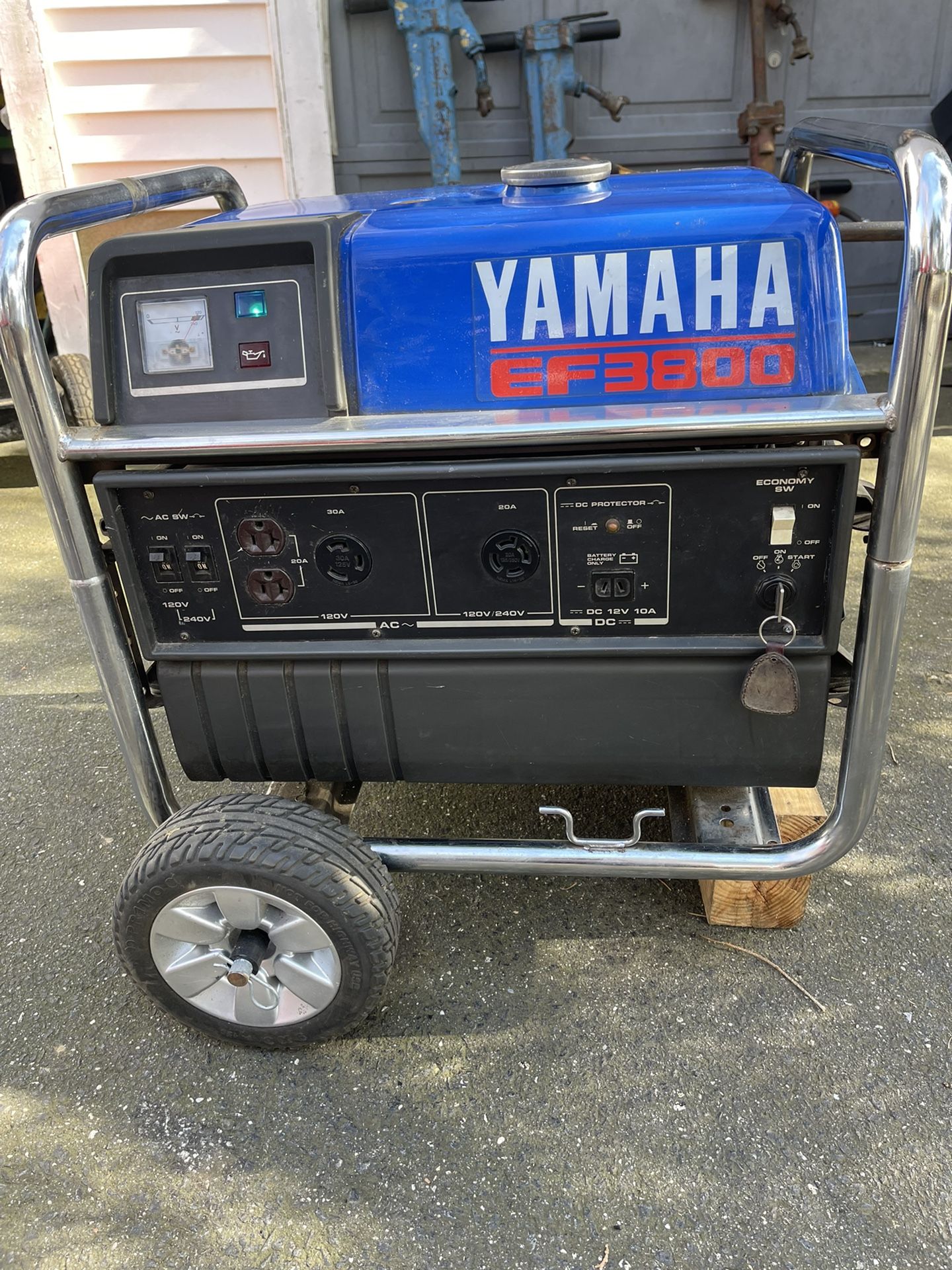 Yamaha EF 3800 generator