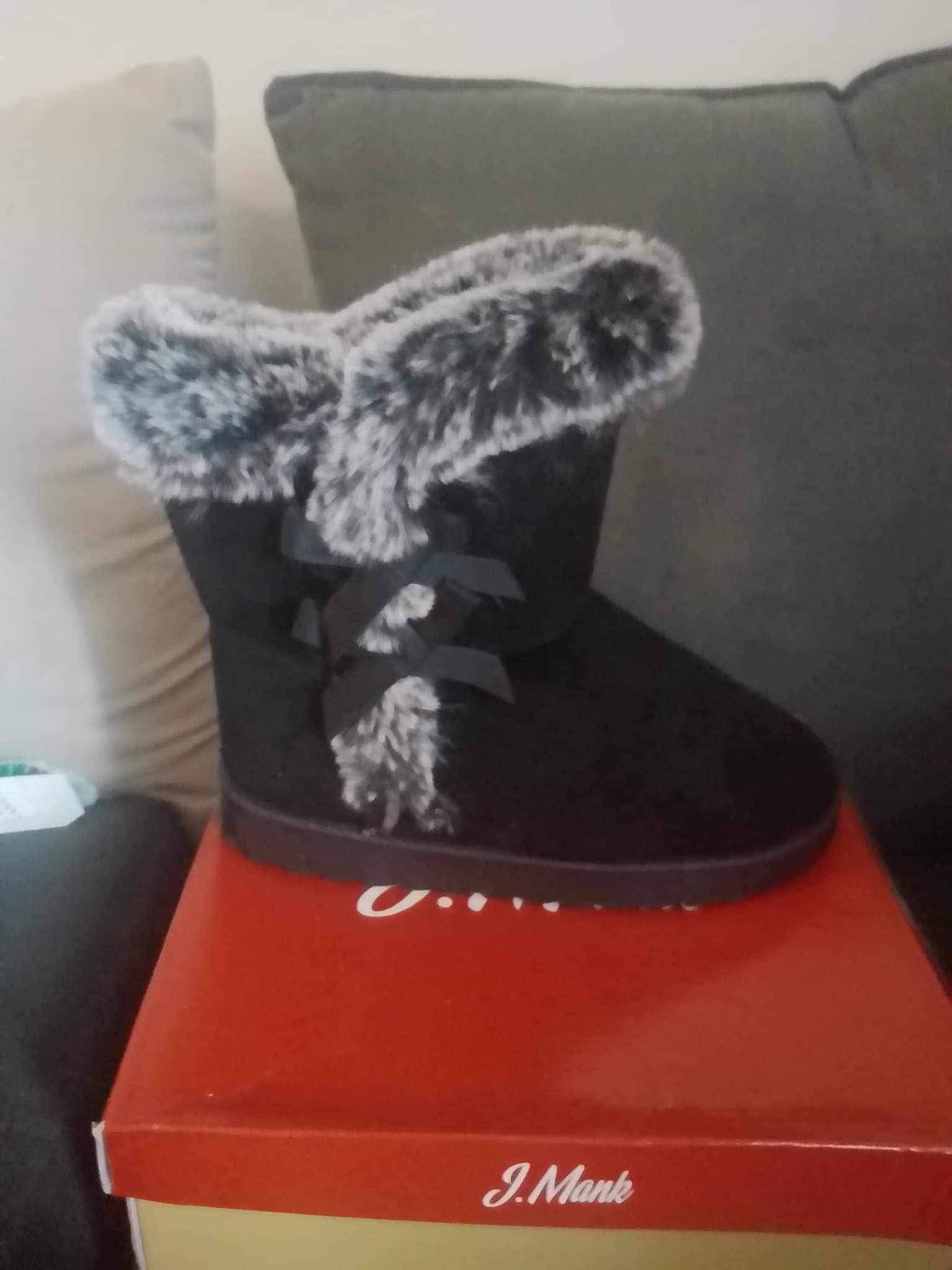 New Women’s Boots Size 9