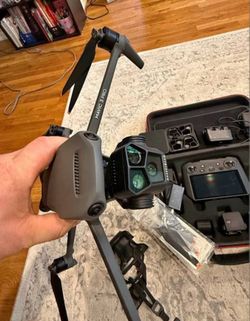 Dji Mavic 3 Pro + RC Pro Controller
