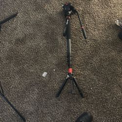 Neewer LED Light And Stand And Avella Tripod