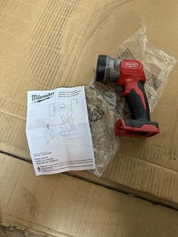 Milwaukee M18 18-Volt Lithium-Ion Cordless 100 Lumens LED Flashlight (Tool-Only) 2735-20