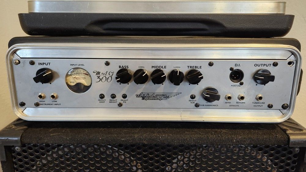 Ashdown Mag300 Bass Head w/ SKB Rack Case