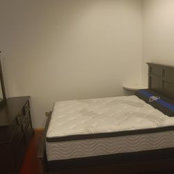 *Manager's Special!!!*---Stellar Lindex Queen Bedroom Sets---Limited Stock!!!---Delivery And Financing🤠