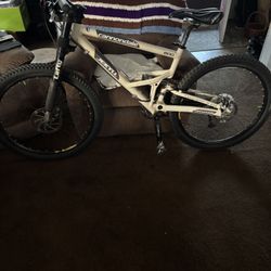 Cannondale Jekyll Mountain Bike