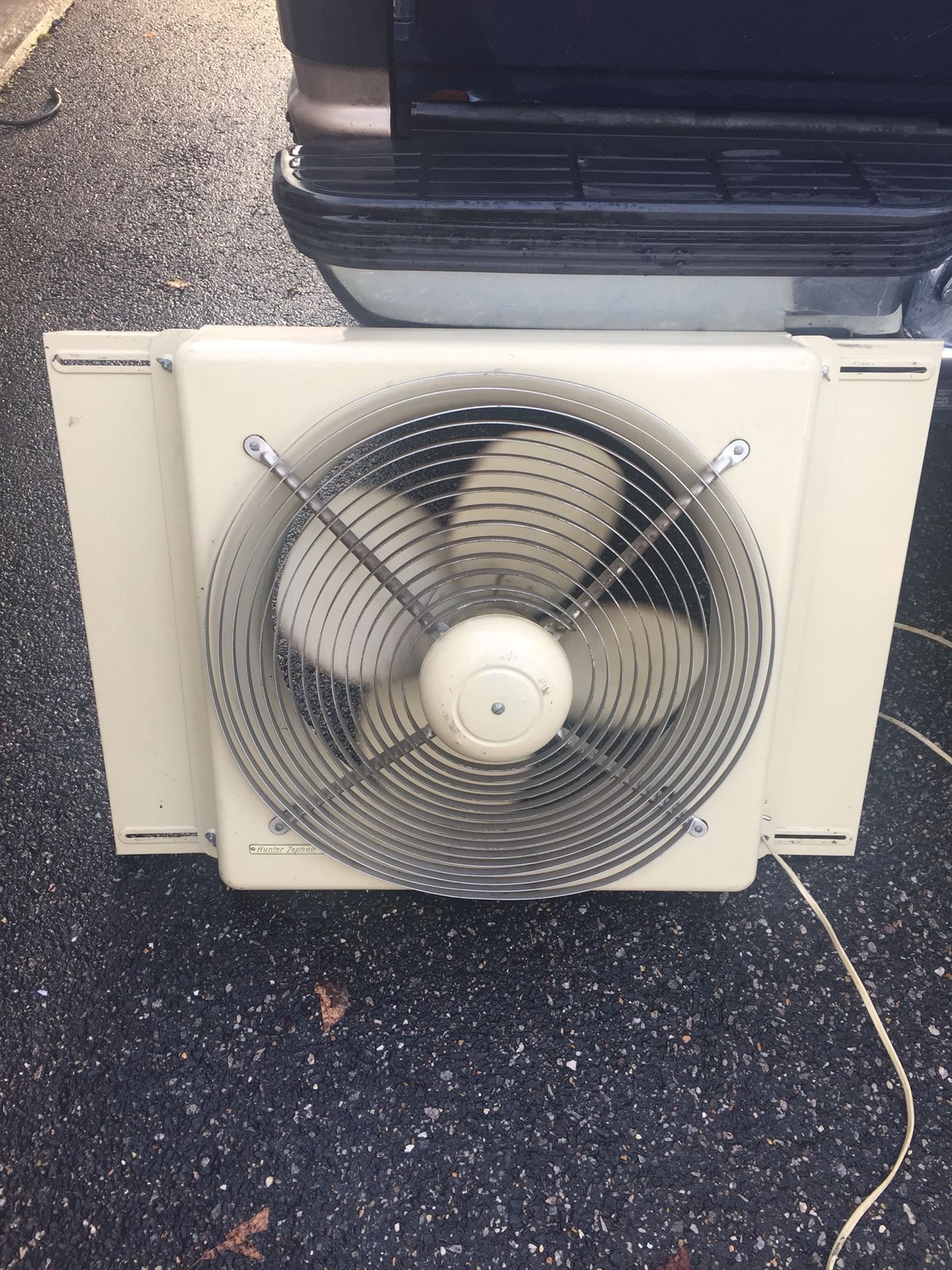 1950s Hunter Zephair Vintage Window Fan. Adjustable width. Reversible fan. 2 speed.
