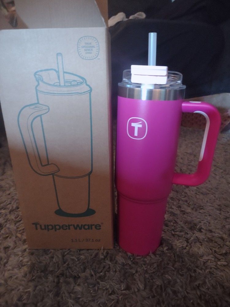 TUPPERWARE TUMBLER