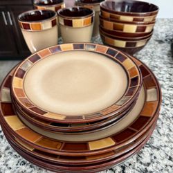 Dinnerware Set / Plate Set