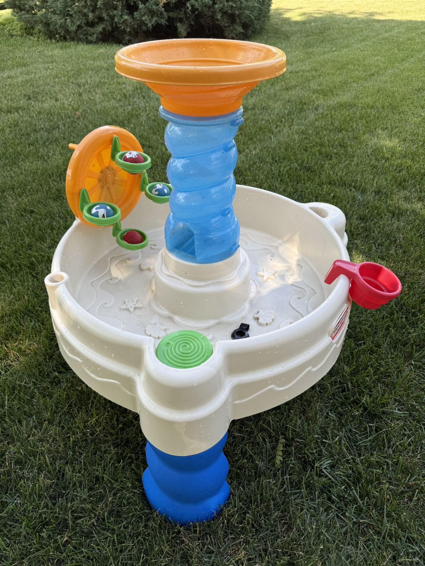 Little Tykes Spiralin’ Seas Water Table