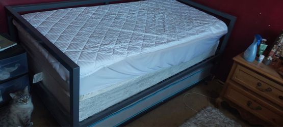 Twin trundle bed with 3 mattress