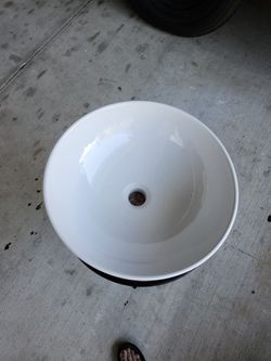 Round vessel sink