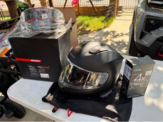 Sedici Strada 3 Motorcycle Helmet + Cardo Freecom 4X Bluetooth – Like New