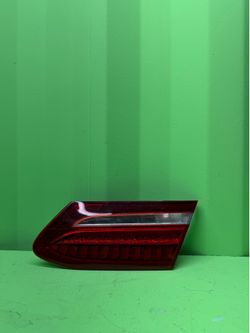 2018 2019 2020 Mercedes-Benz E400 E450 Right Passenger Side Trunk Lid  / Inner  Tail Light OEM