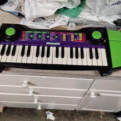 Kawasaki  37 Keys Keyboard w/Synthesizer Of Instruments & Rhythms