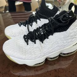 Men Shoes Size 7.5 Nike LeBron