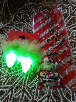 Grinch Lighup Earrings And Necklace Set 