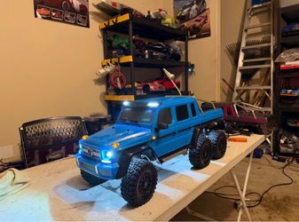Traxxas TRX6 Mercedes Benz rtr with 2 bodies