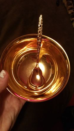 Comunity bowl and spoon gold color