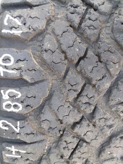 285 70 17 one Goodyear Wrangler tire