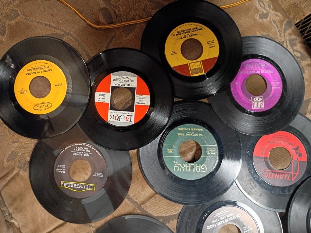 45 RPM records-7inch vinyl singles records
With case
