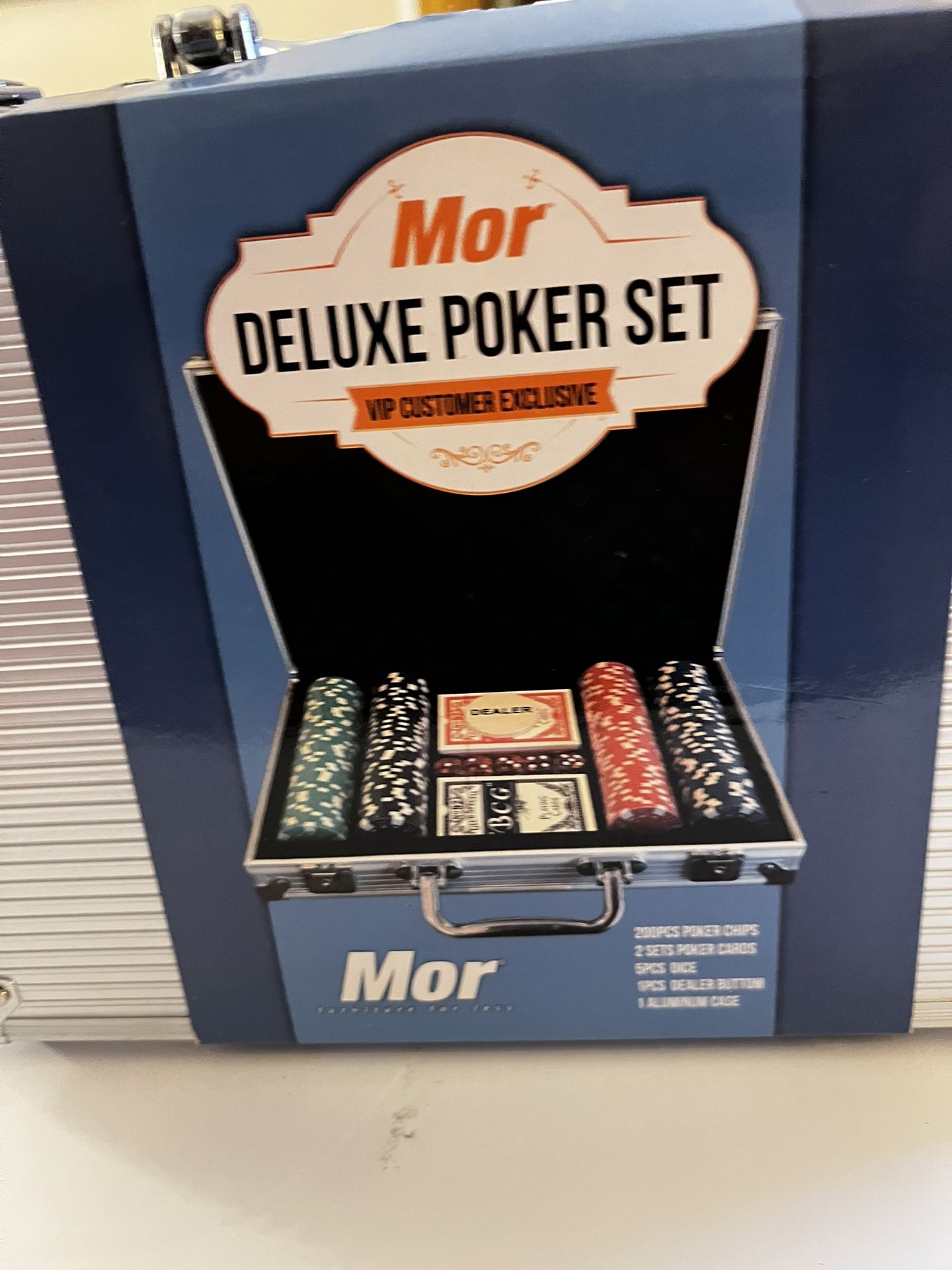Deluxe Poker Chip Set - 200PCS with Aluminum Case