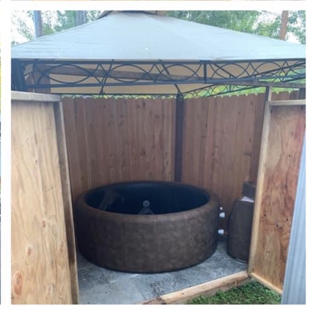 Evergreen Hot tub 300gallon