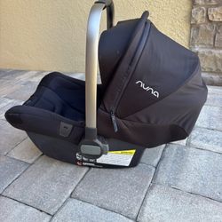 Nuna PIPA Lite Infant Car Seat + Base – Excellent Condition