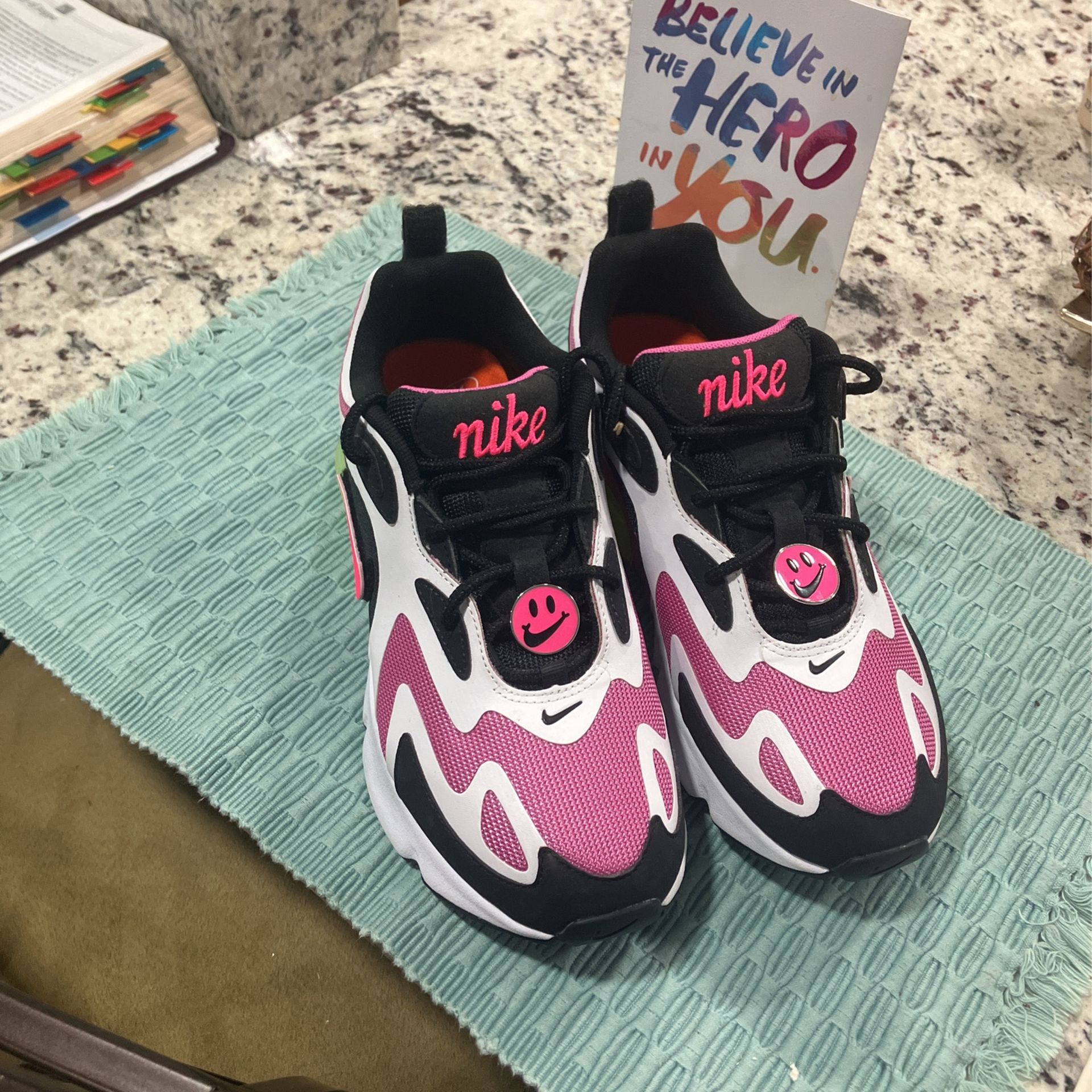 nike shoes have nike day air max