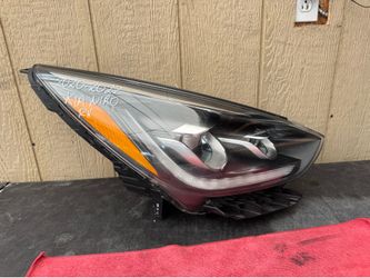 (contact info removed) 2022 KIA NIRO RIGHT SIDE HEADLIGHT OEM USED