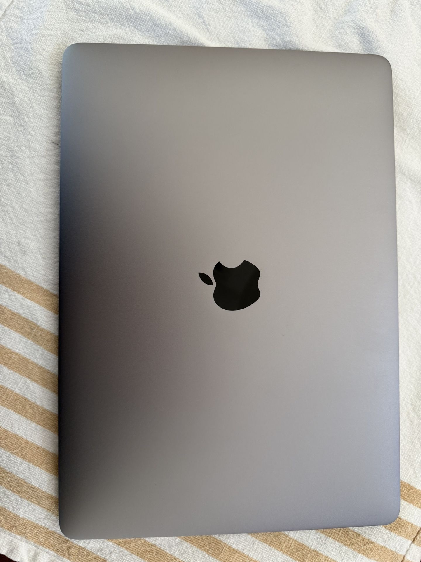 MacBook Air 13” 16 Gb