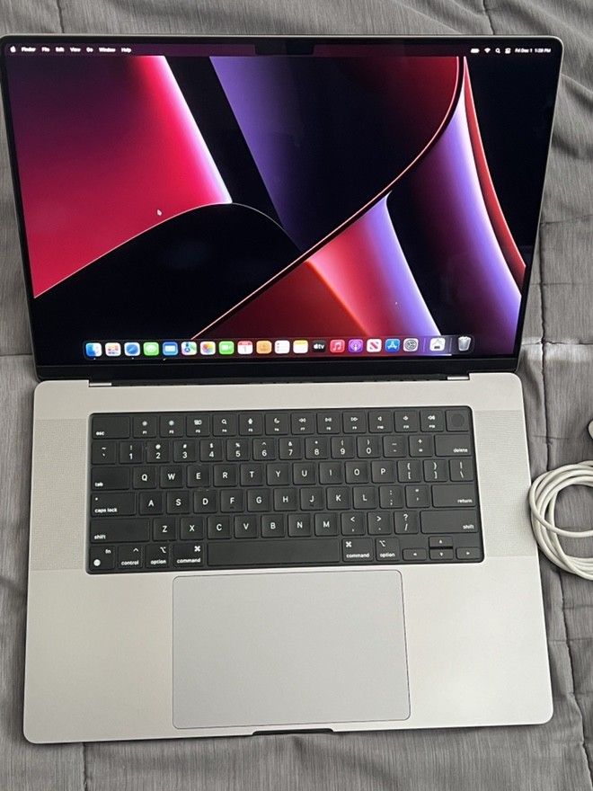MacBook Pro 16" Laptop - Apple M1 Pro chip - 16GB Memory - 512GB SSD - Space Gray MDM READ