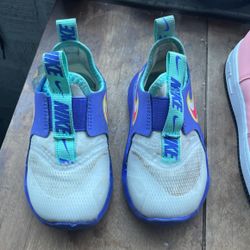 Toddler Nike Size 5