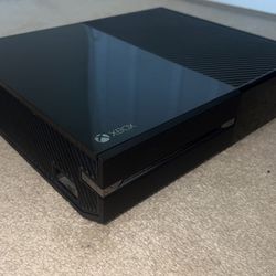 Xbox One + NEW WIRED CONTROLLER + 1tb External HARD DRIVE