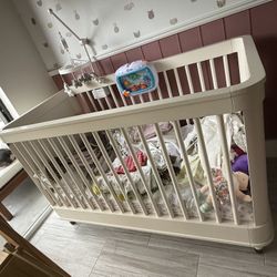 Crib  White Barely Used