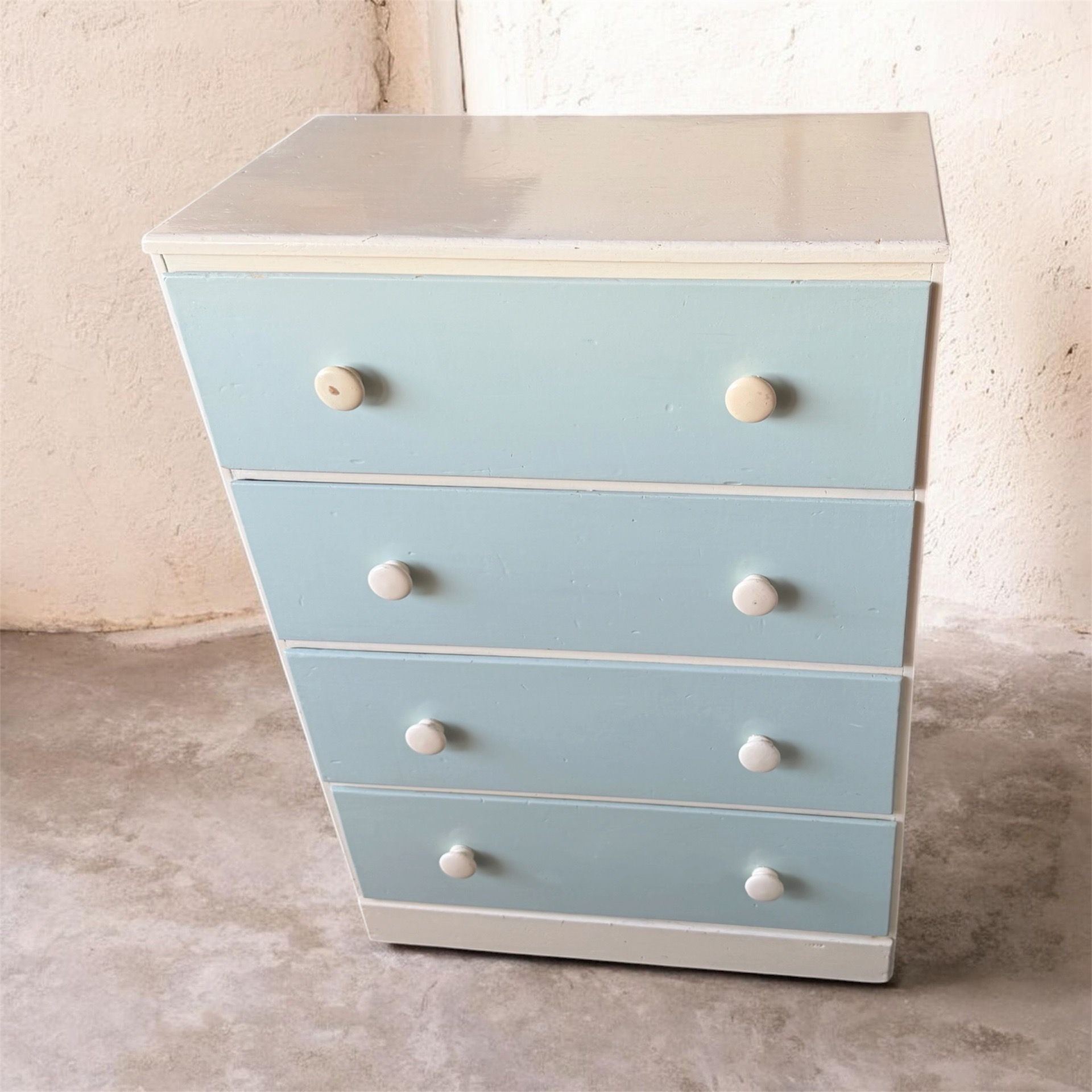 Light blue 4 drawer dresser