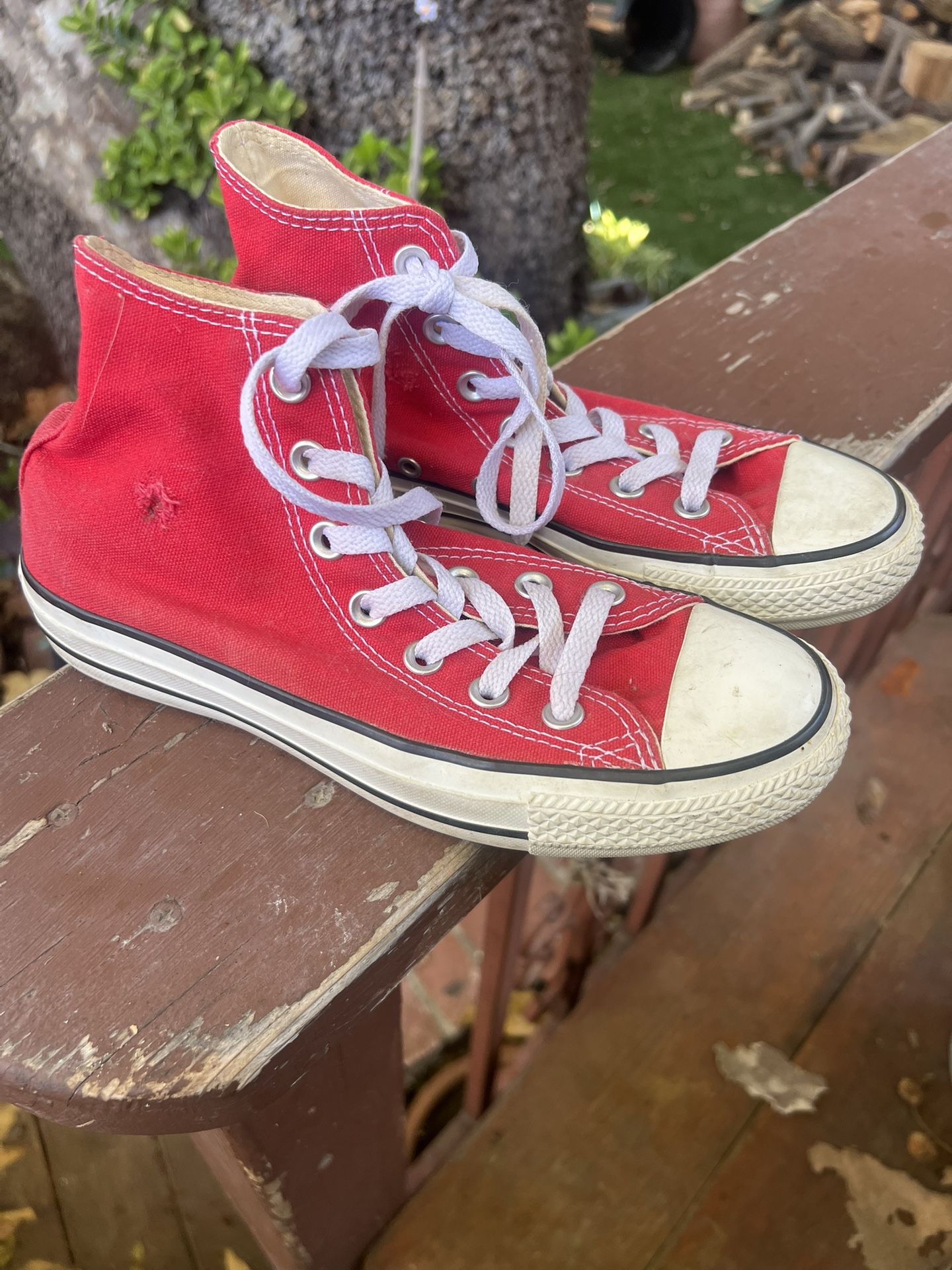 Converse/ Women’s 6