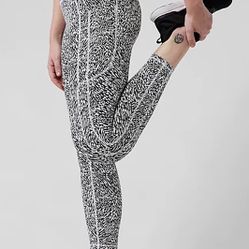 Athleta Salutation Stash Pocket II Textured 7/8 Tight