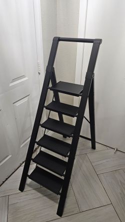 6 STEP LADDER 330LBS CAPACITY WITH HANDGRIP
